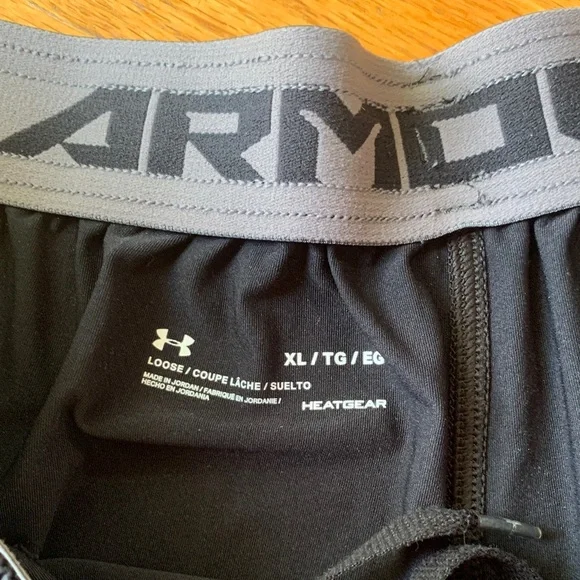 3 Under Armour Men's Athletic Shorts in Black and Gray - Picture 7 of 8